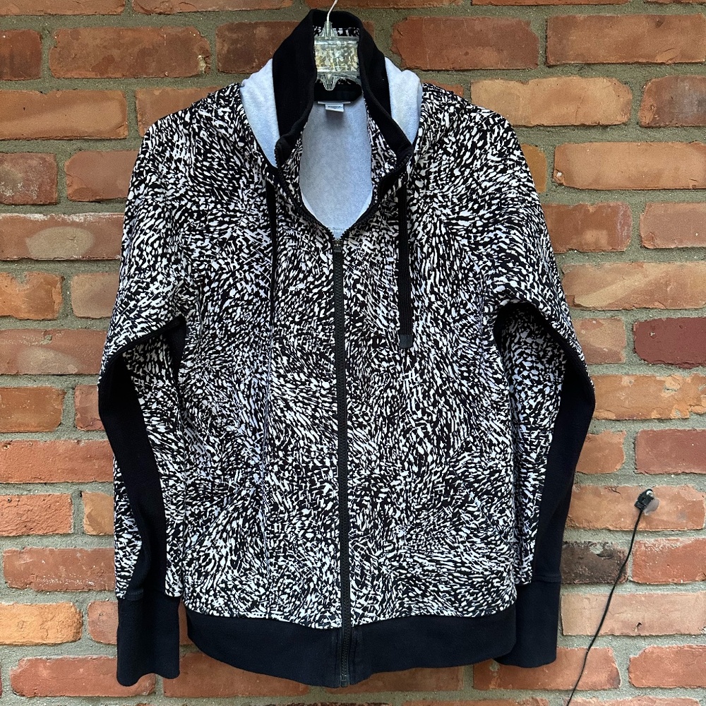 Athleta Triumph Windstorm Black & White Printed Hoodie ~ Large